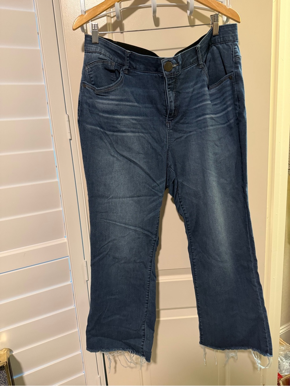 Wit & Wisdom Mid/Dark Blue Cropped Frayed-Hem Jeans